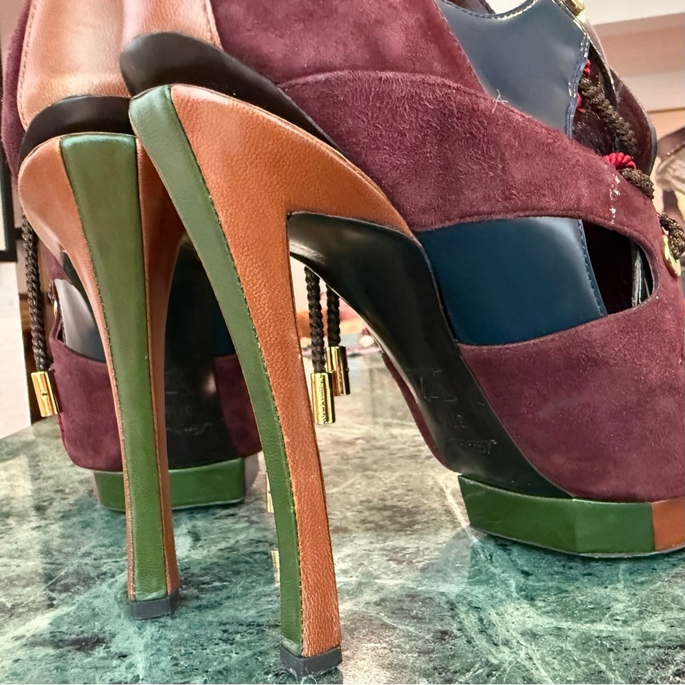 Louis Vuitton Spicy Runway 2009 Burgundy Suede Embellished Platform Heels | Rare - Picture 14 of 17